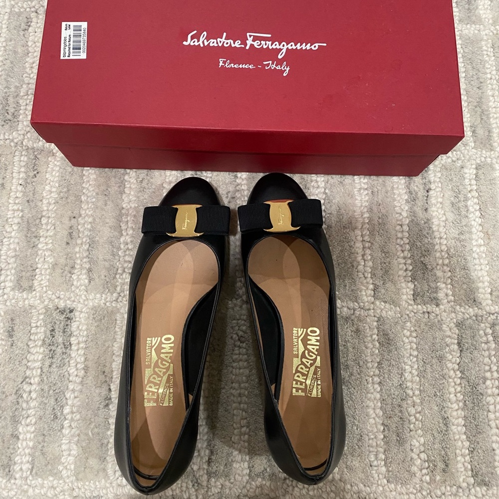 Ferragamo Women’s Vara Leather Pumps - 35.5 (5.5)